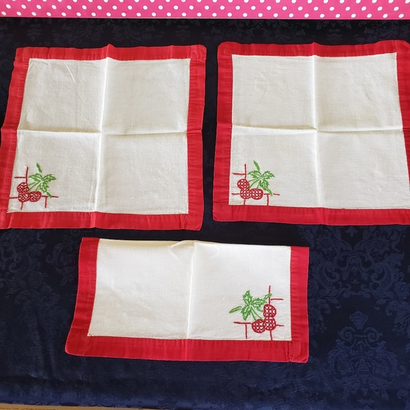 Lot of 3 VTG Hand Embroidered Table Topper Napkins Placemat Cherry Red White VTG - Picture 2 of 8